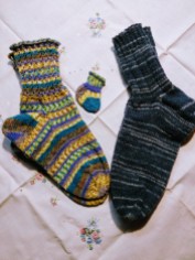 Socken für's Patenkind und ihren Mann zum Einzug in die neue Wohnung (fußkalt)